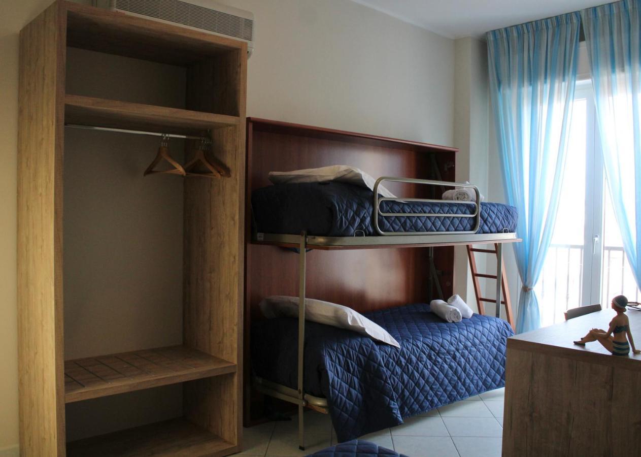 Hotel Adigrat Риччоне Экстерьер фото