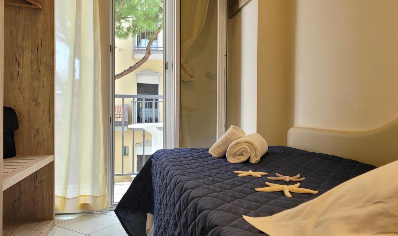 Hotel Adigrat Риччоне Экстерьер фото