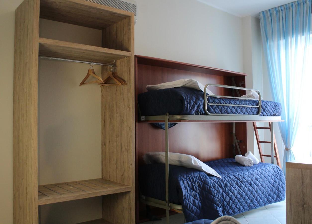 Hotel Adigrat Риччоне Экстерьер фото