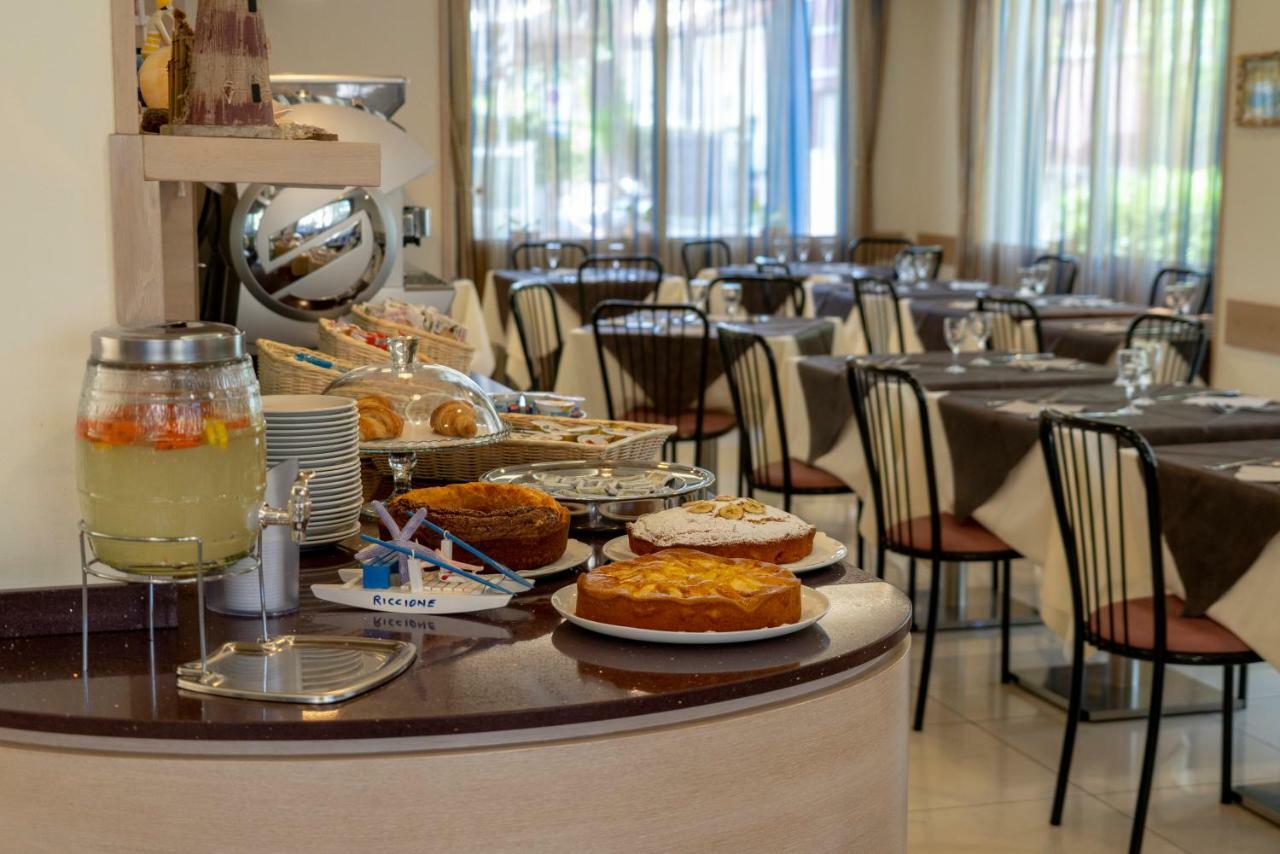 Hotel Adigrat Риччоне Экстерьер фото