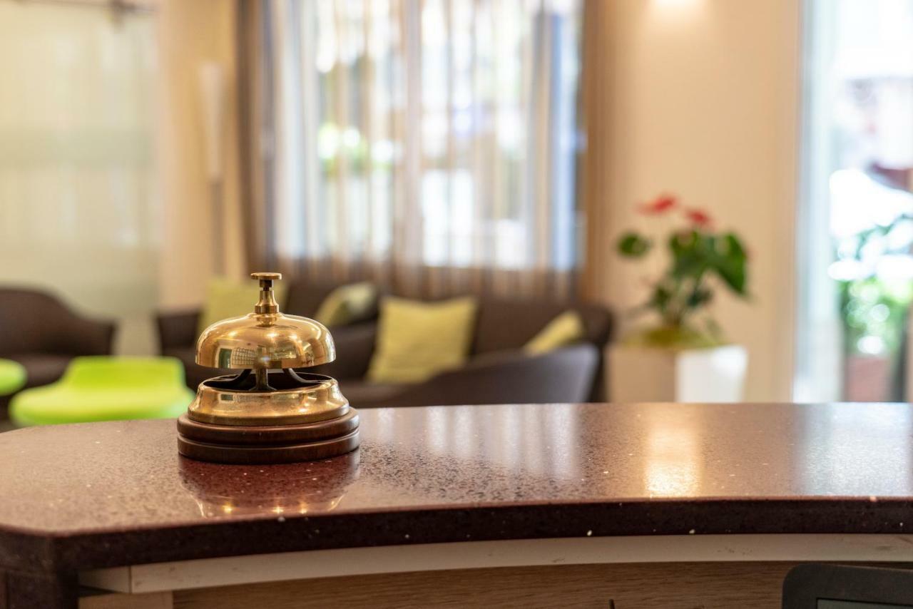 Hotel Adigrat Риччоне Экстерьер фото